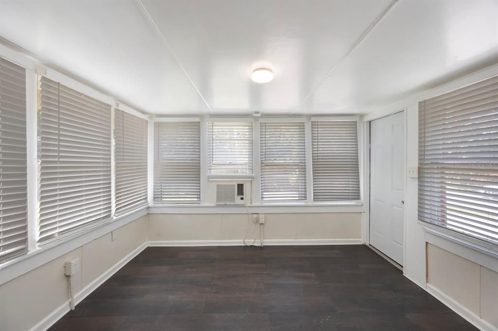 Active With Contract: $299,000 (3 beds, 0 baths, 1000 Square Feet)