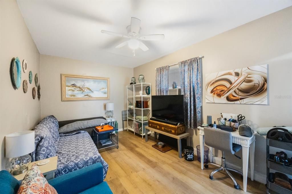 Active With Contract: $299,000 (3 beds, 0 baths, 1000 Square Feet)