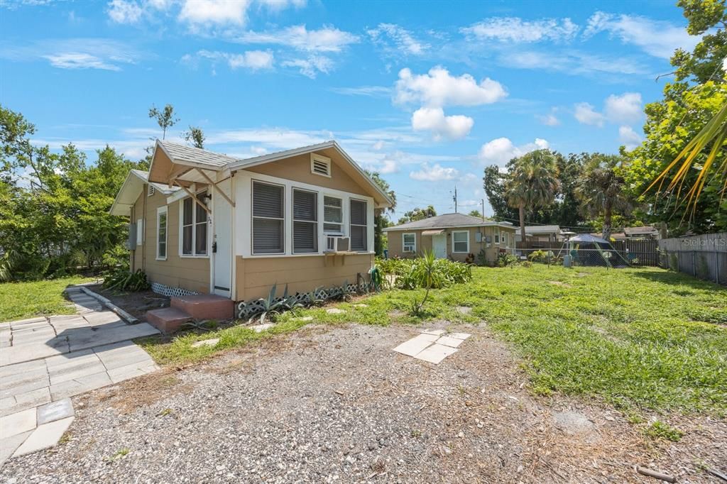 Active With Contract: $299,000 (3 beds, 0 baths, 1000 Square Feet)