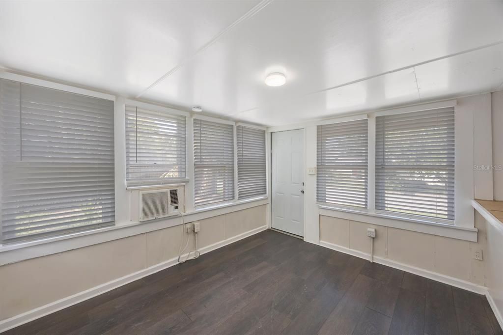 Active With Contract: $299,000 (3 beds, 0 baths, 1000 Square Feet)