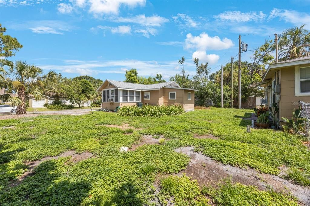 Active With Contract: $299,000 (3 beds, 0 baths, 1000 Square Feet)