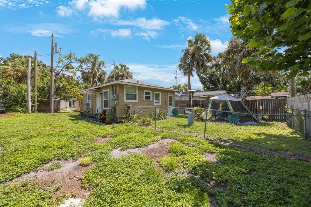 Active With Contract: $299,000 (3 beds, 0 baths, 1000 Square Feet)