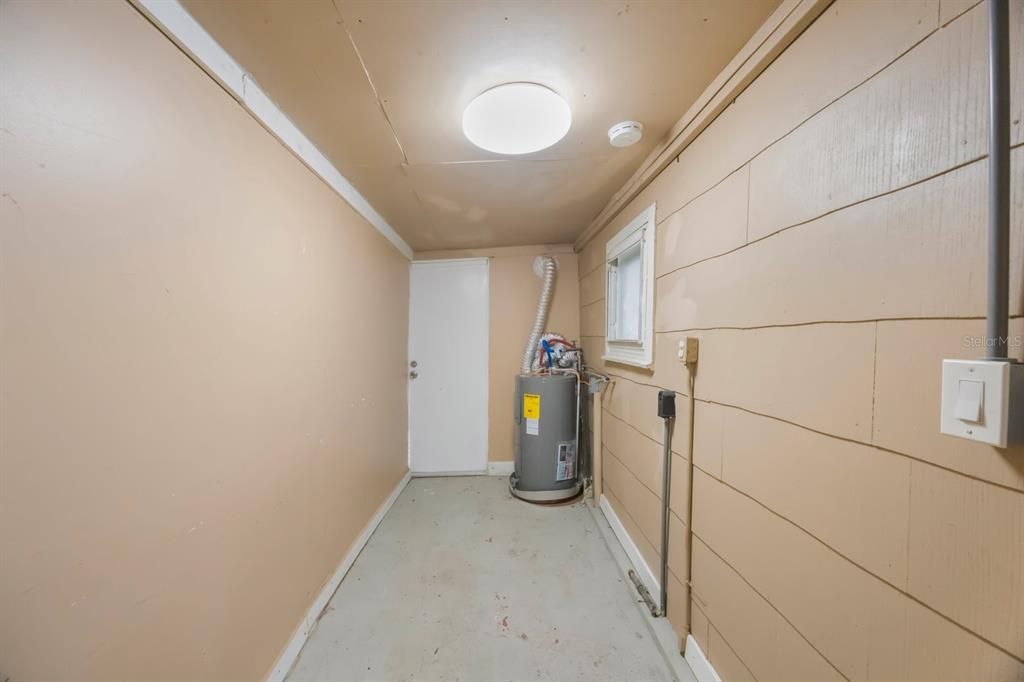 Active With Contract: $299,000 (3 beds, 0 baths, 1000 Square Feet)