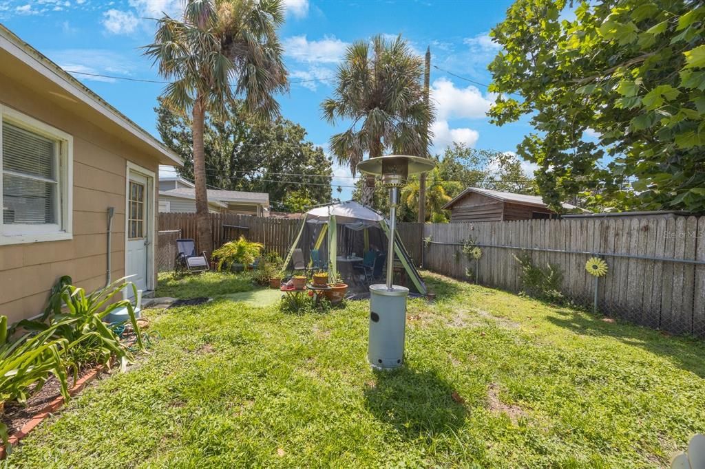 Active With Contract: $299,000 (3 beds, 0 baths, 1000 Square Feet)