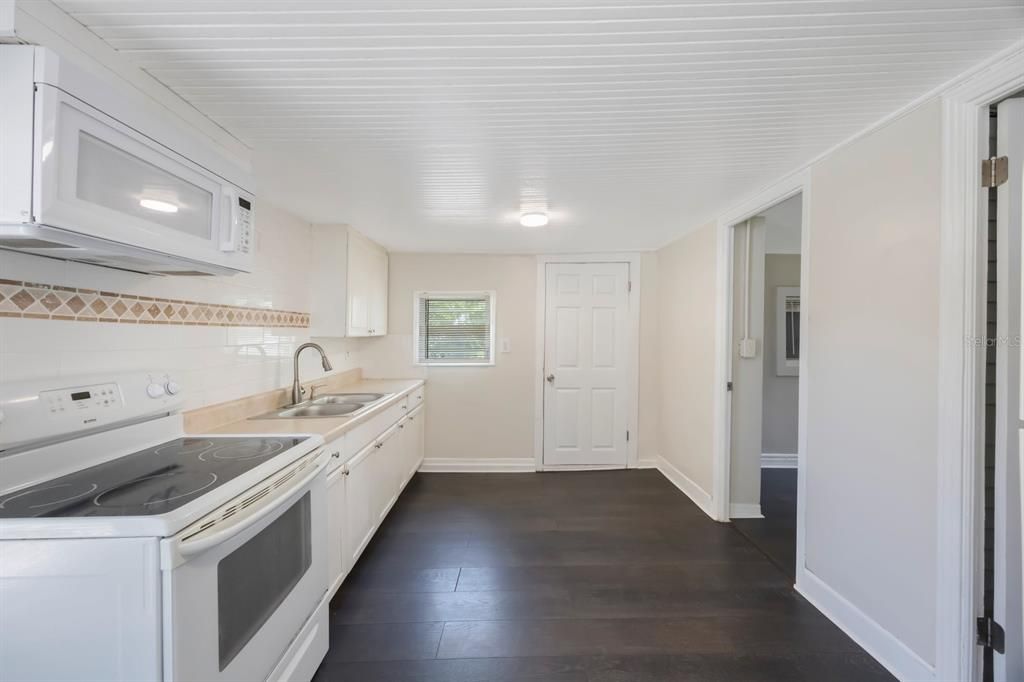 Active With Contract: $299,000 (3 beds, 0 baths, 1000 Square Feet)