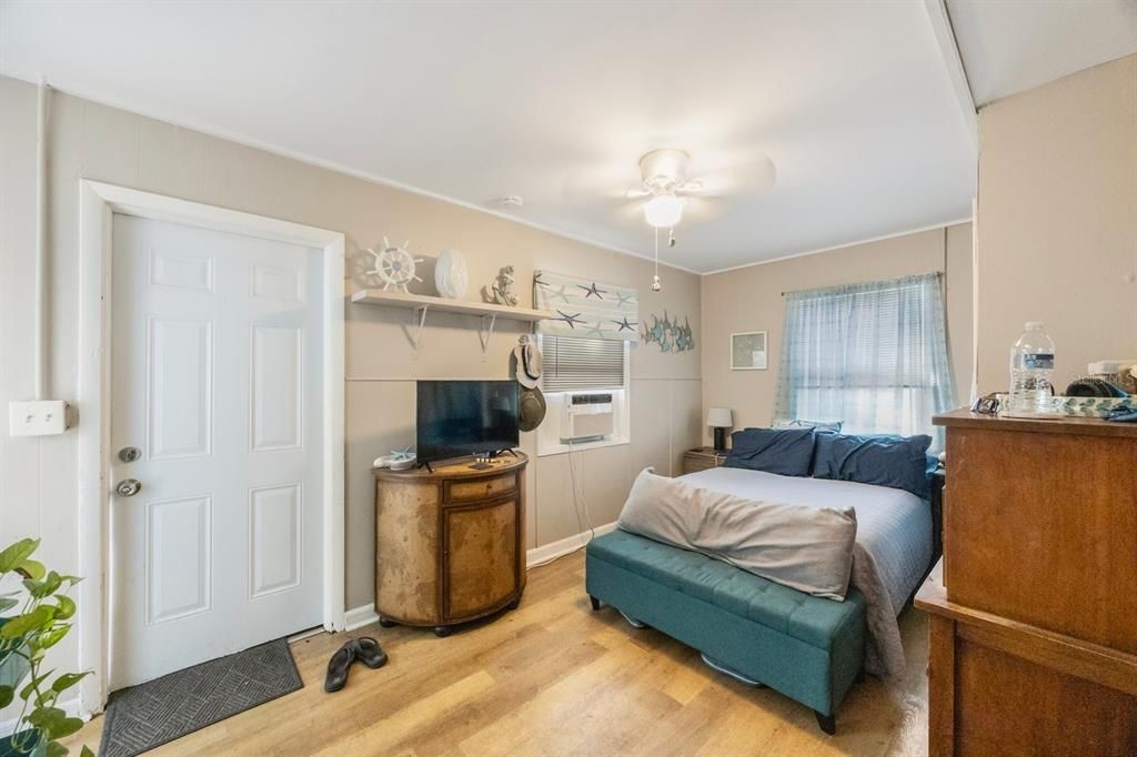 Active With Contract: $299,000 (3 beds, 0 baths, 1000 Square Feet)