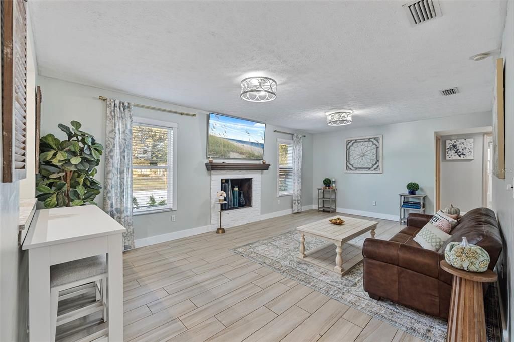 Active With Contract: $740,000 (4 beds, 2 baths, 2219 Square Feet)