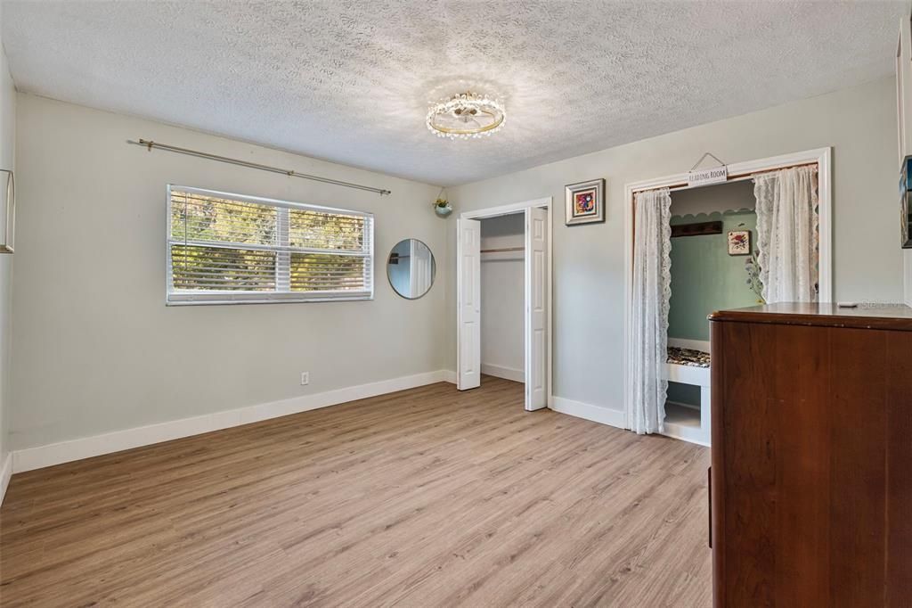 Active With Contract: $740,000 (4 beds, 2 baths, 2219 Square Feet)