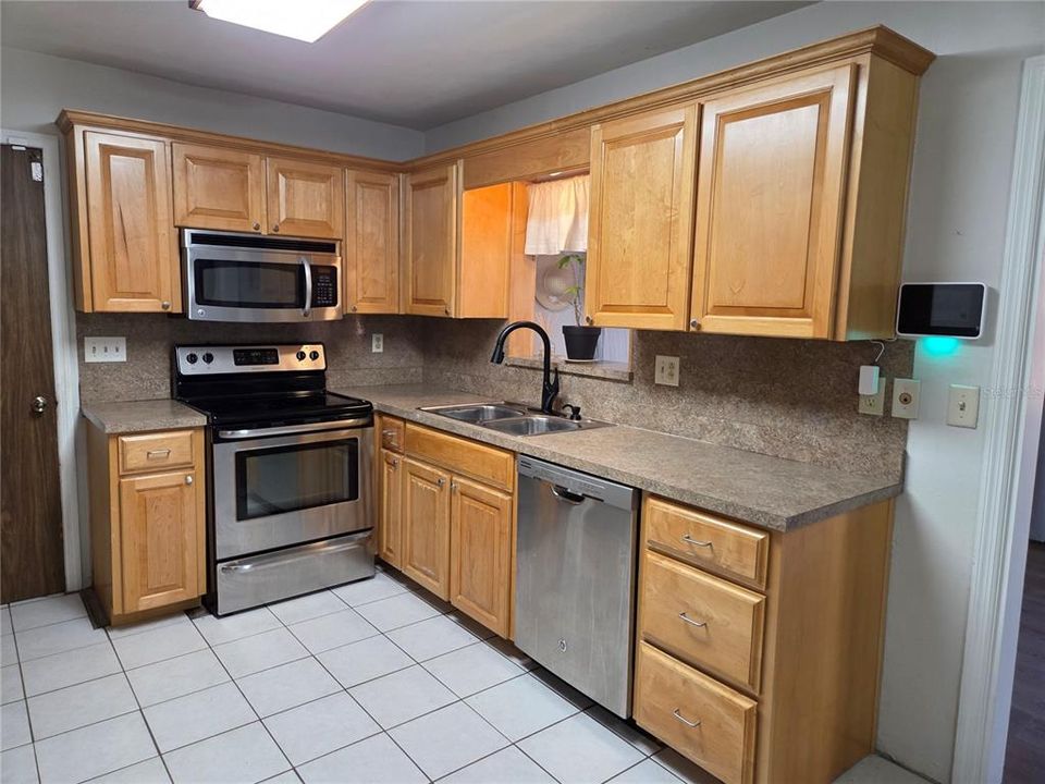 For Sale: $228,900 (2 beds, 2 baths, 1248 Square Feet)