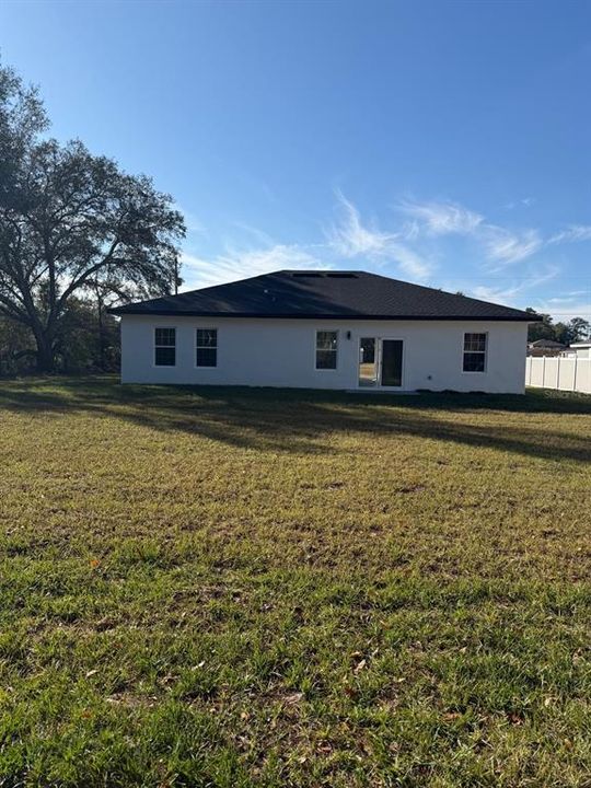 Activo con contrato: $282,000 (4 camas, 2 baños, 1774 Pies cuadrados)