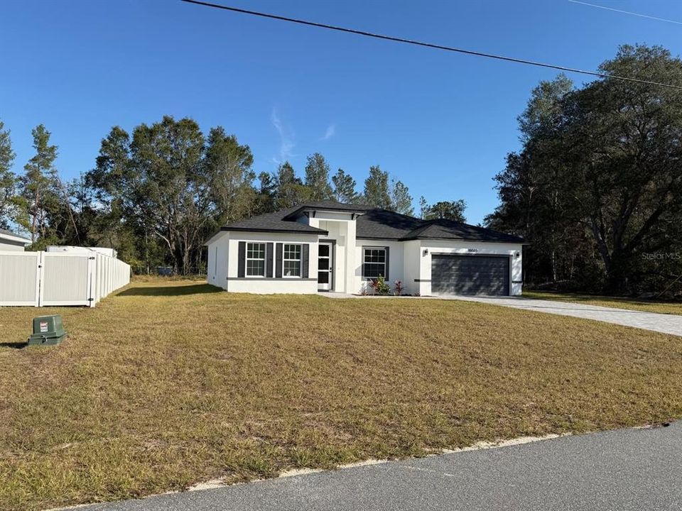 Activo con contrato: $282,000 (4 camas, 2 baños, 1774 Pies cuadrados)