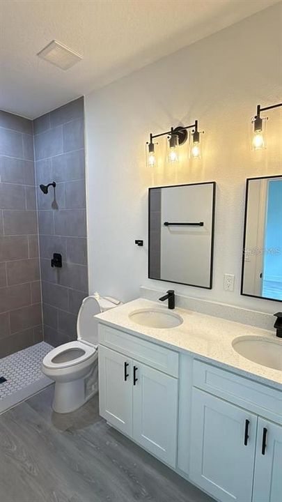 Activo con contrato: $282,000 (4 camas, 2 baños, 1774 Pies cuadrados)