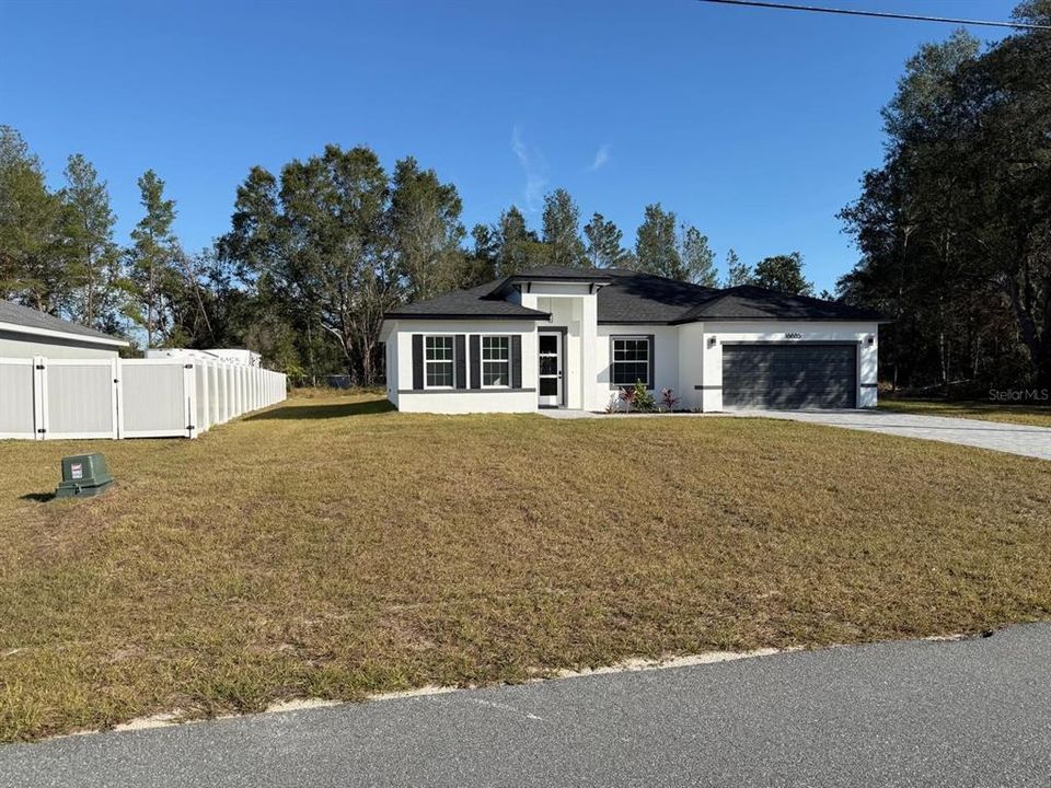 Activo con contrato: $282,000 (4 camas, 2 baños, 1774 Pies cuadrados)