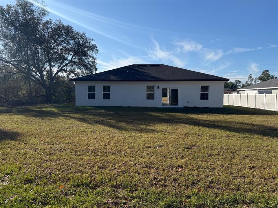 Activo con contrato: $282,000 (4 camas, 2 baños, 1774 Pies cuadrados)