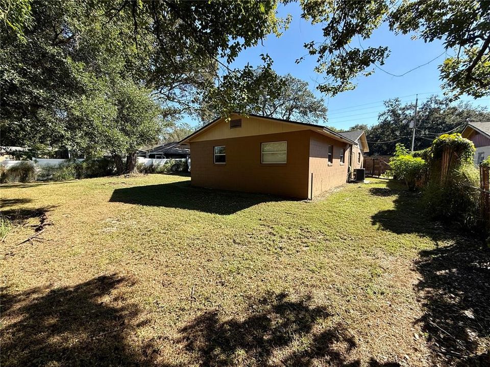 На продажу: $315,000 (4 спален, 2 ванн, 1482 Квадратных фут)