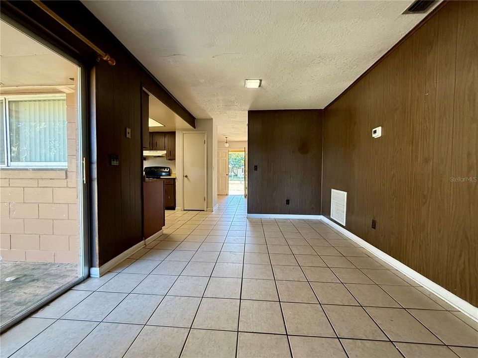 На продажу: $315,000 (4 спален, 2 ванн, 1482 Квадратных фут)