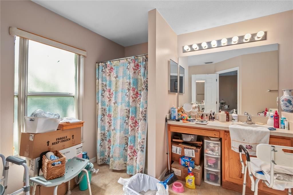 For Sale: $274,999 (3 beds, 2 baths, 2020 Square Feet)