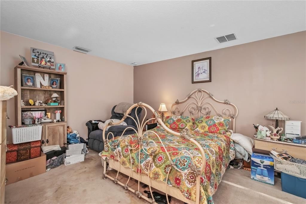 For Sale: $274,999 (3 beds, 2 baths, 2020 Square Feet)