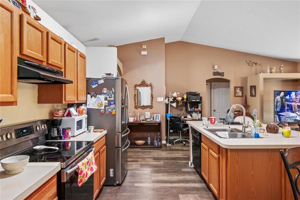 For Sale: $274,999 (3 beds, 2 baths, 2020 Square Feet)