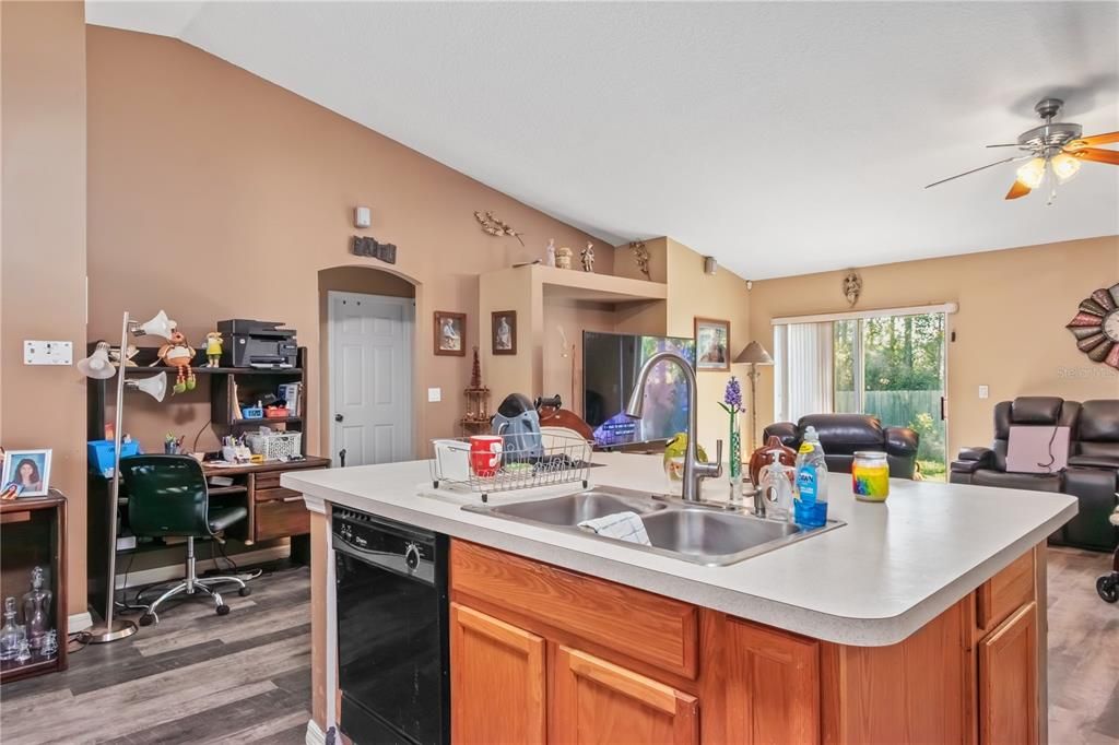 For Sale: $274,999 (3 beds, 2 baths, 2020 Square Feet)