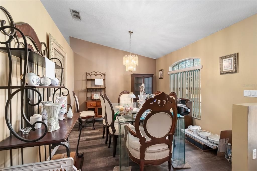 For Sale: $274,999 (3 beds, 2 baths, 2020 Square Feet)