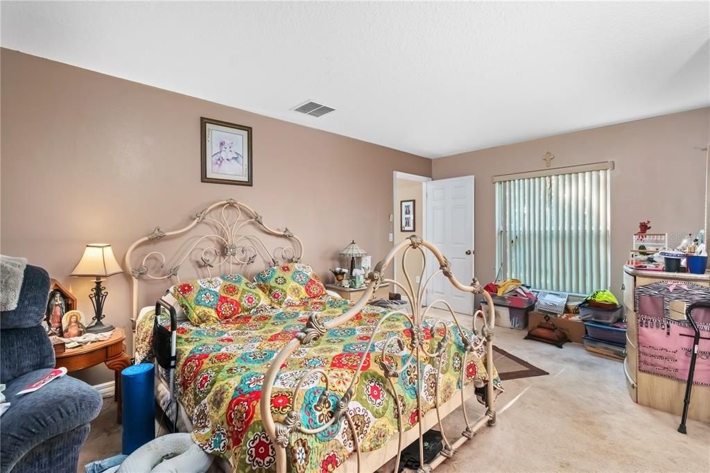 For Sale: $274,999 (3 beds, 2 baths, 2020 Square Feet)