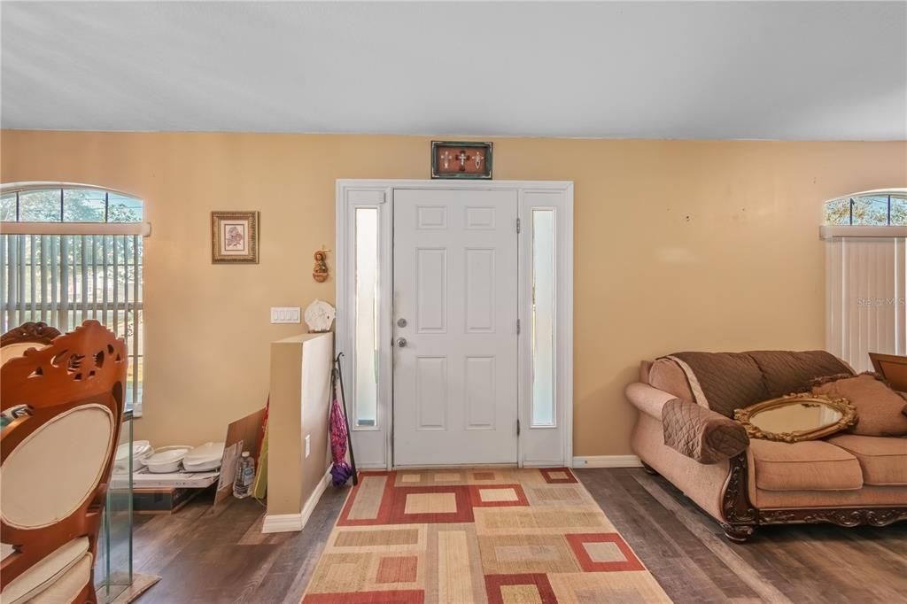 For Sale: $274,999 (3 beds, 2 baths, 2020 Square Feet)