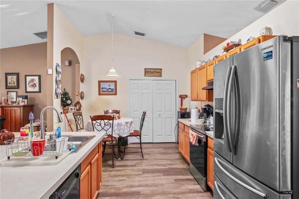 For Sale: $274,999 (3 beds, 2 baths, 2020 Square Feet)