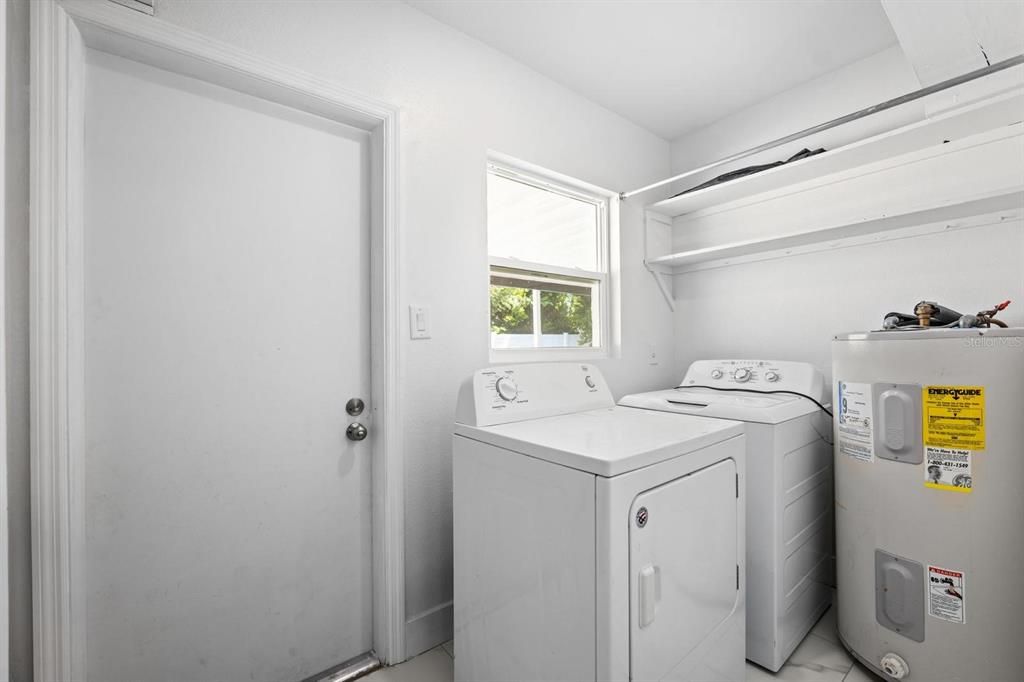 For Sale: $420,000 (3 beds, 1 baths, 1275 Square Feet)