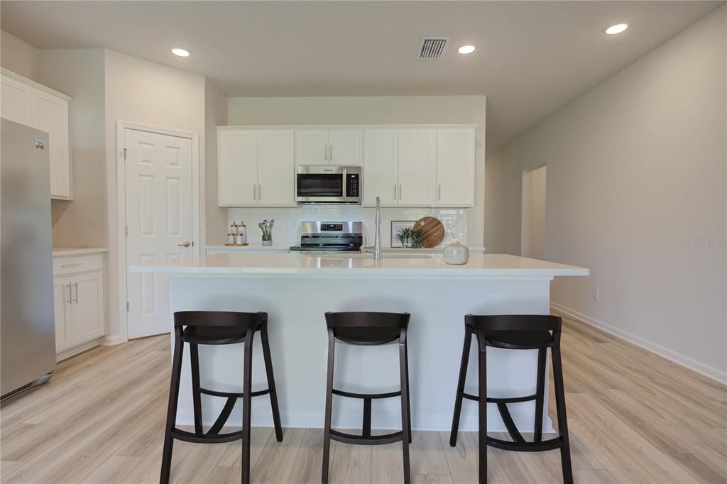 На продажу: $349,900 (3 спален, 2 ванн, 1574 Квадратных фут)