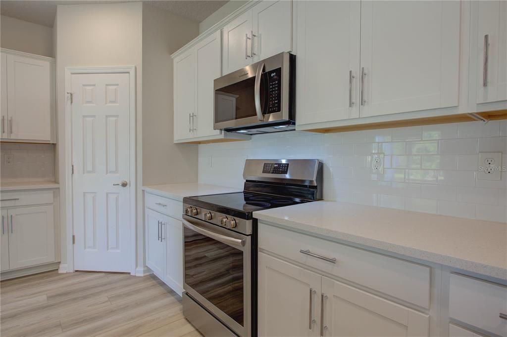 На продажу: $349,900 (3 спален, 2 ванн, 1574 Квадратных фут)