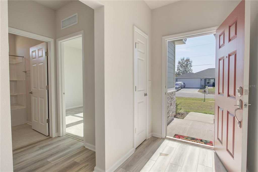 На продажу: $349,900 (3 спален, 2 ванн, 1574 Квадратных фут)