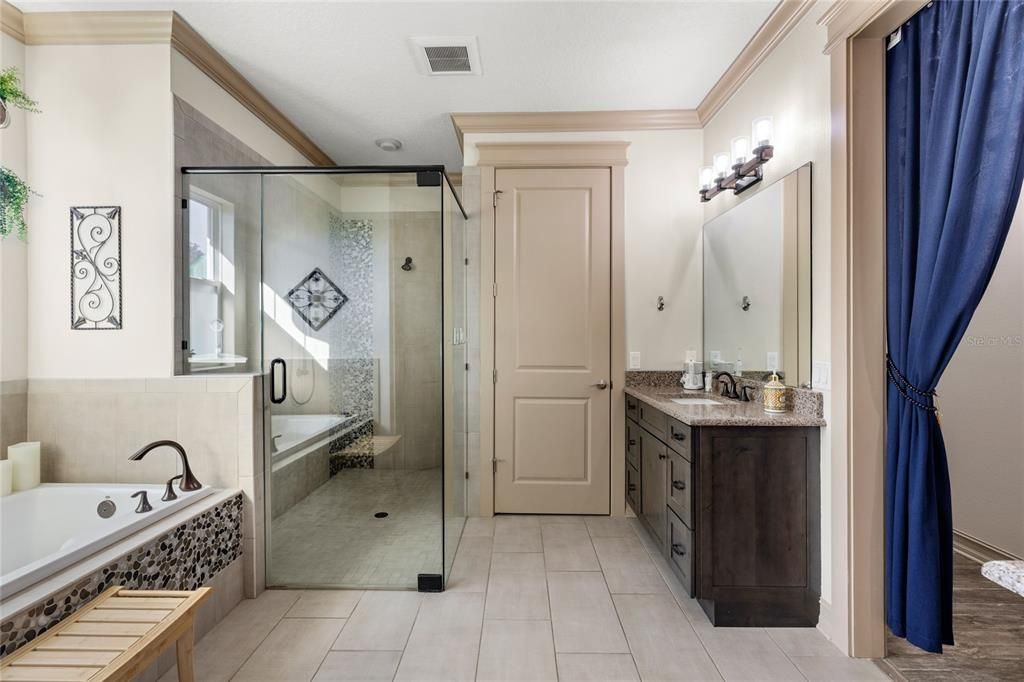 待售: $1,400,000 (5 贝兹, 4 浴室, 4100 平方英尺)