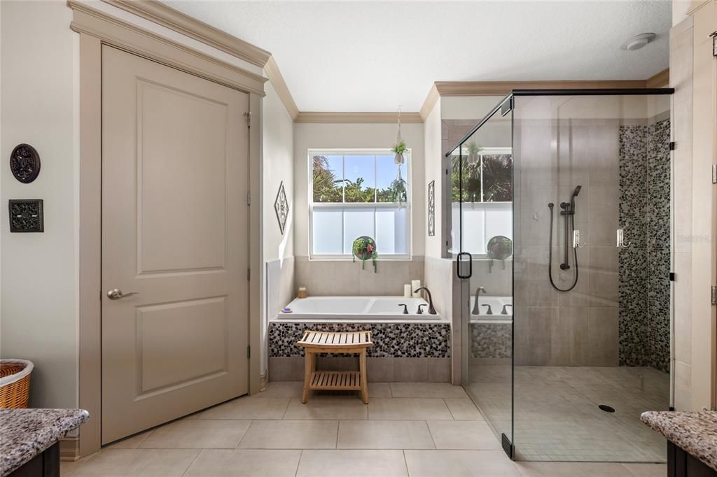 待售: $1,400,000 (5 贝兹, 4 浴室, 4100 平方英尺)