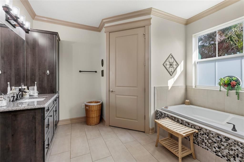 待售: $1,400,000 (5 贝兹, 4 浴室, 4100 平方英尺)