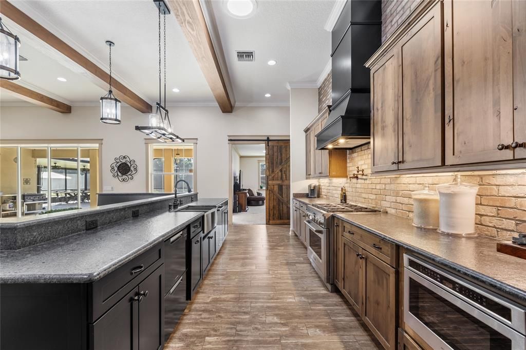 待售: $1,400,000 (5 贝兹, 4 浴室, 4100 平方英尺)