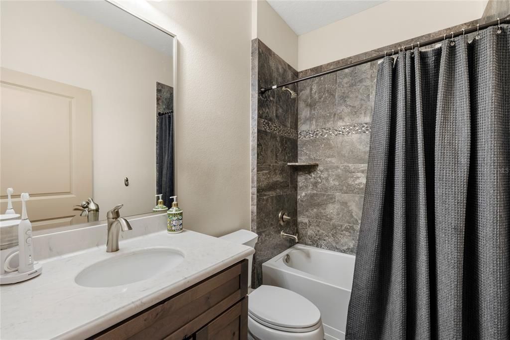 待售: $1,400,000 (5 贝兹, 4 浴室, 4100 平方英尺)