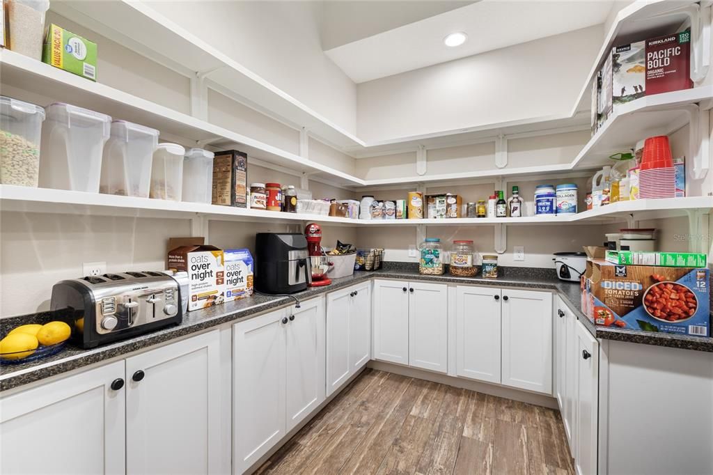 待售: $1,400,000 (5 贝兹, 4 浴室, 4100 平方英尺)