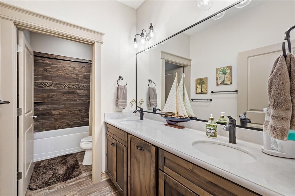 待售: $1,400,000 (5 贝兹, 4 浴室, 4100 平方英尺)