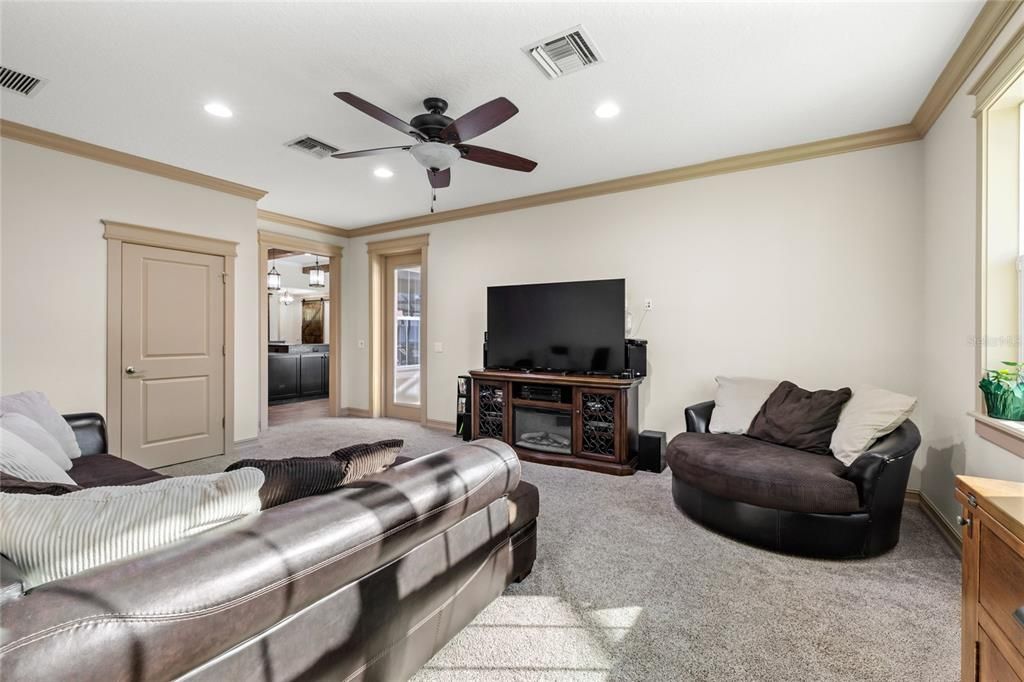 待售: $1,400,000 (5 贝兹, 4 浴室, 4100 平方英尺)