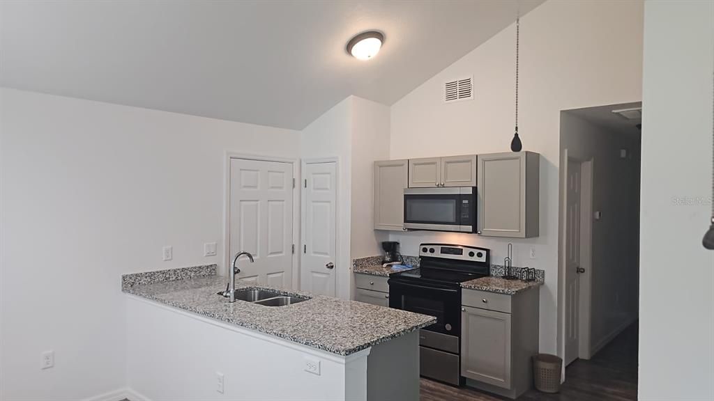 En Venta: $215,900 (3 camas, 2 baños, 1079 Pies cuadrados)