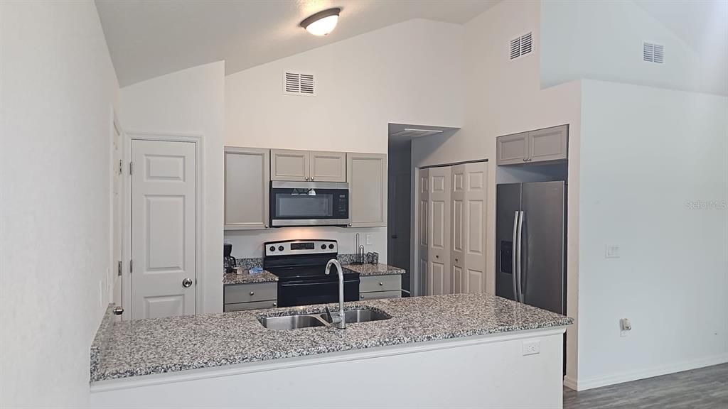 En Venta: $215,900 (3 camas, 2 baños, 1079 Pies cuadrados)