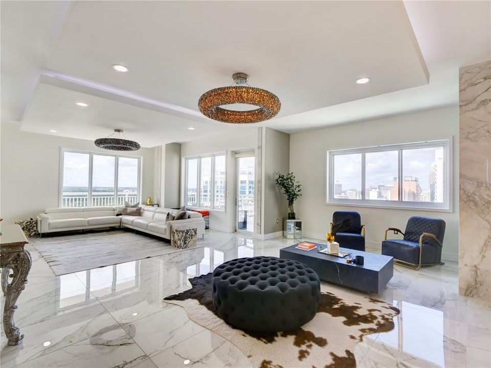 出租: $8,500 (3 贝兹, 3 浴室, 2475 平方英尺)