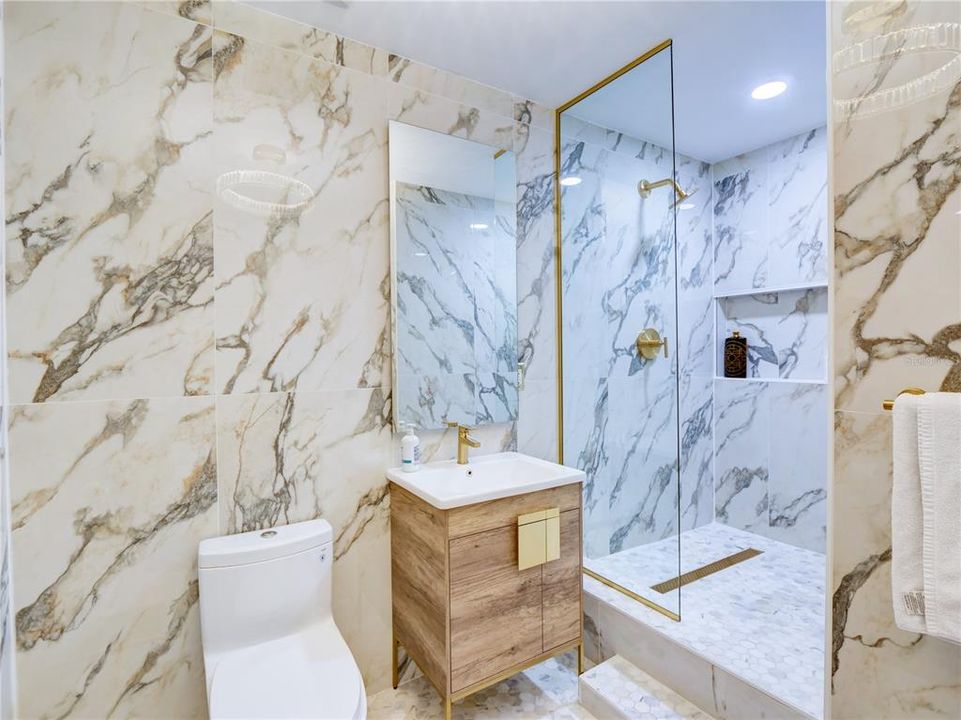 出租: $8,500 (3 贝兹, 3 浴室, 2475 平方英尺)