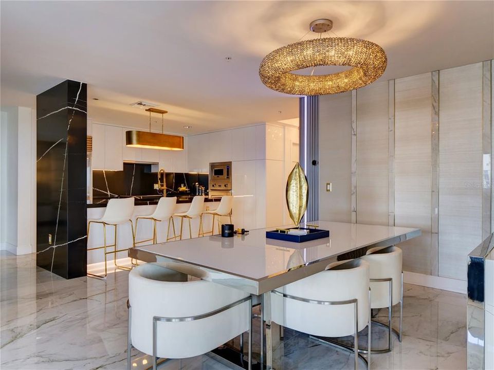 出租: $8,500 (3 贝兹, 3 浴室, 2475 平方英尺)