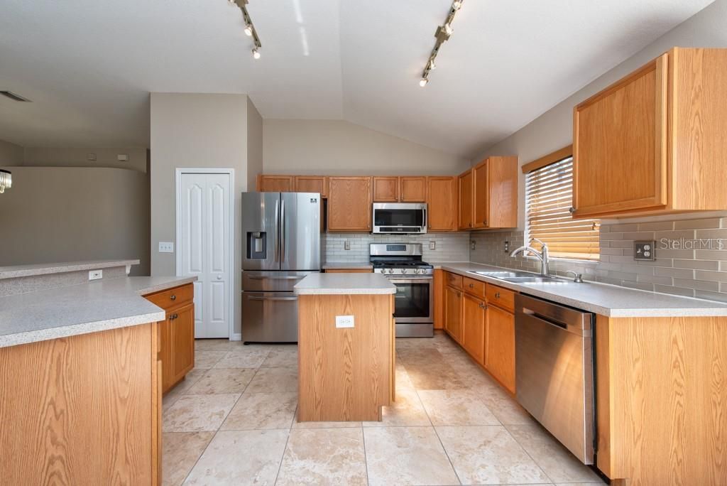 For Sale: $375,000 (3 beds, 2 baths, 1867 Square Feet)