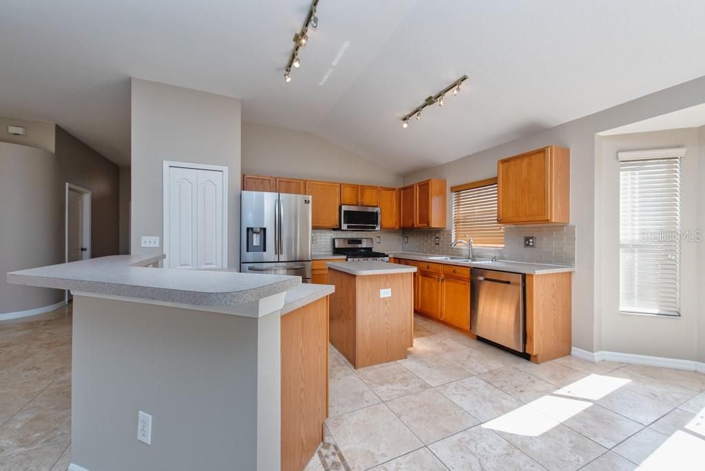 For Sale: $375,000 (3 beds, 2 baths, 1867 Square Feet)