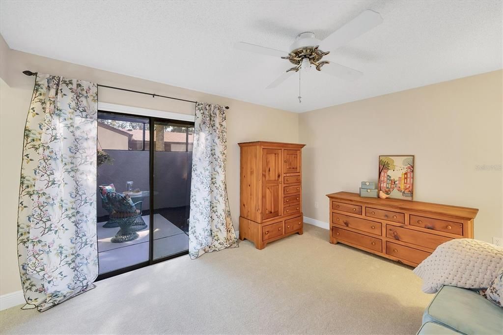 Active With Contract: $254,900 (2 beds, 2 baths, 1127 Square Feet)