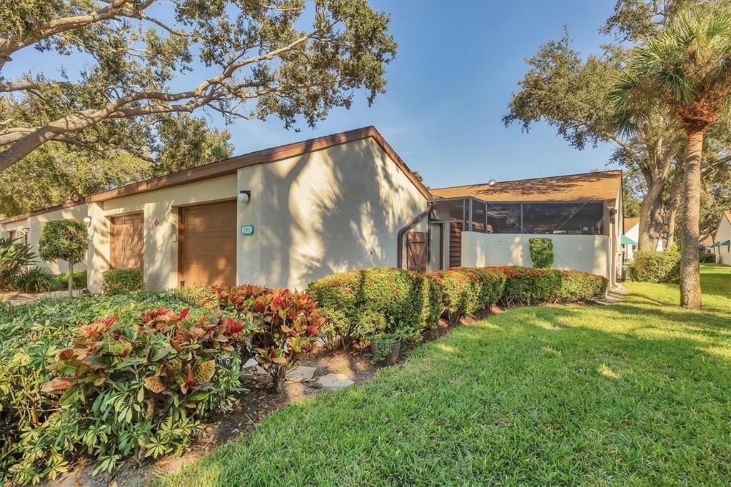 Active With Contract: $254,900 (2 beds, 2 baths, 1127 Square Feet)