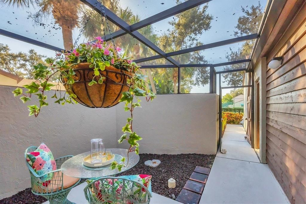 Active With Contract: $254,900 (2 beds, 2 baths, 1127 Square Feet)